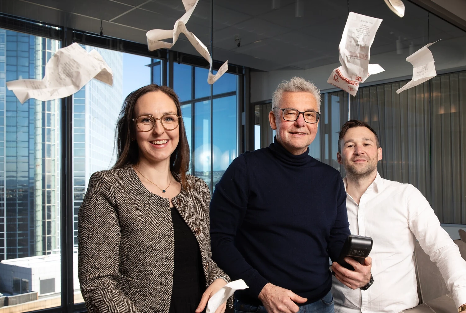 FARVEL KVITTERINGSKAOS: Digitale kvitteringer får fart med Stø og Receipts-samarbeidet. 3 av 4 betalinger i butikkene skjer med et BankAxept-kort, og kvitteringene kan distribueres der du vil når bankene er på plass. Fra venstre Marie Brun Svendsen, Stø og Hans Petter Hoel og Kent Olav Ferstad, gründerne fra Receipts. Sverre Chr. Jarild / Stø